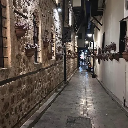 Kaleici Genis Balkonlu Muhtesem Lokasyon Benzersiz Genis Ev *