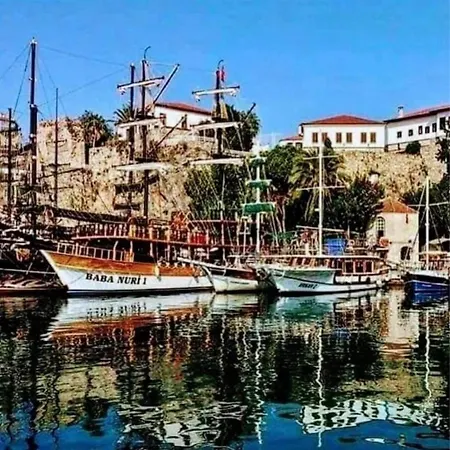 Kaleici Genis Balkonlu Muhtesem Lokasyon Benzersiz Genis Ev Apartment